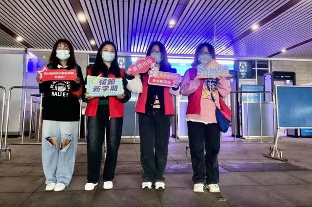 四川信息技术学院，2022年四川信息职业技术学院有哪些院系和专业（四川省高职院校入学当天美照曝光）