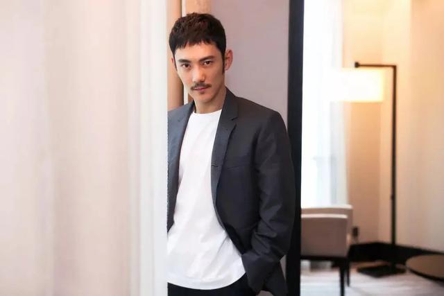 演活一个“何岳峦”就够了，曲高位却演活3个角色，各个心狠手辣