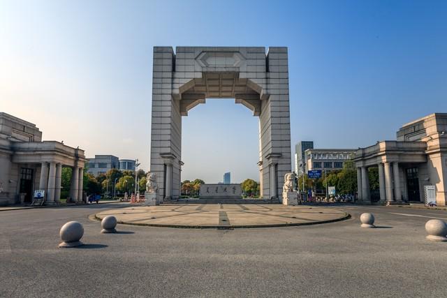 大学生日常饭卡，给上海上大学的孩子每月充饭卡2000够吗