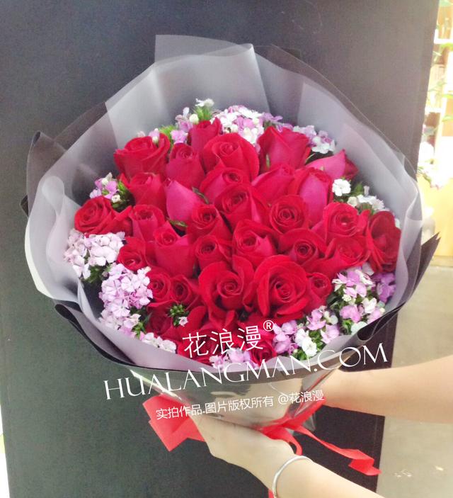 情人节送女朋友什么花比较好，情人节送女朋友什么花比较好一点（适合7种人的情人节鲜花）