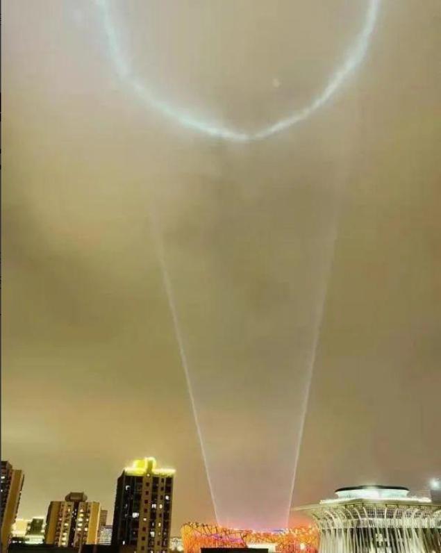 ufo巨型飞碟，石家庄曾经出现的巨型方形阴影