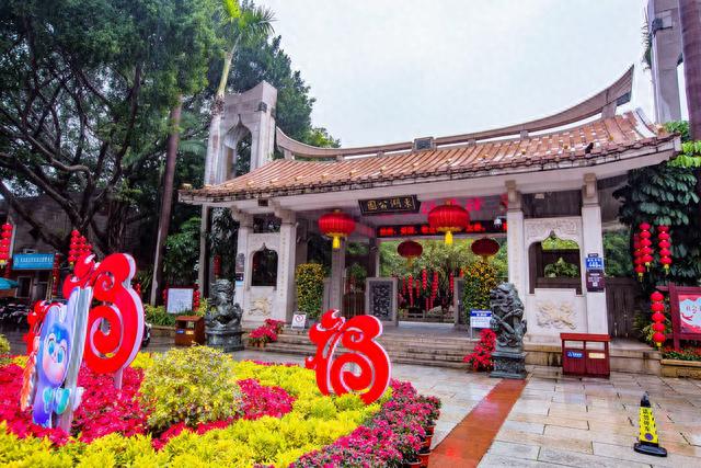 泉州有一座东湖公园，是古泉州十大胜景之一，深受当地市民的喜爱