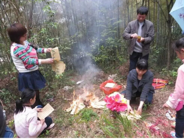 守孝三年的规矩，守孝三年的规矩不能结婚（农村古语：“上坟三不带）