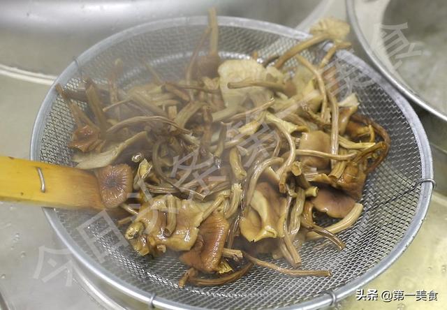 东北乱炖都有什么菜，东北乱炖是东北哪里的菜（东北的四大“硬菜”）