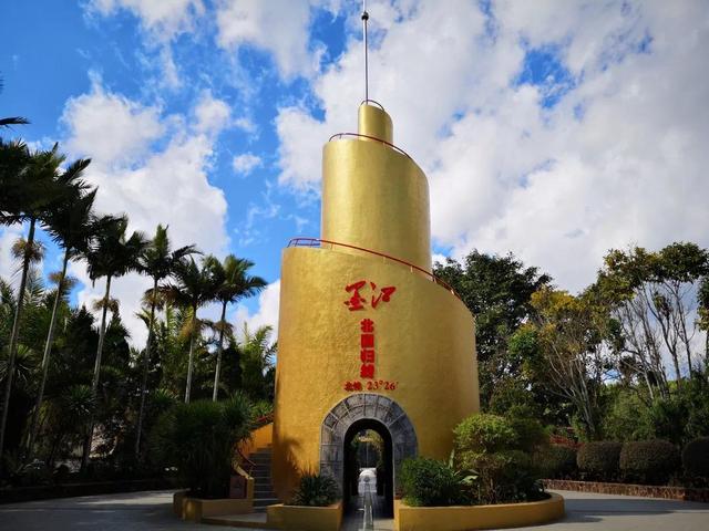 北回归线标志园，昆明墨江北回归线标志园（游客排队喝井水：就会生双胞胎）