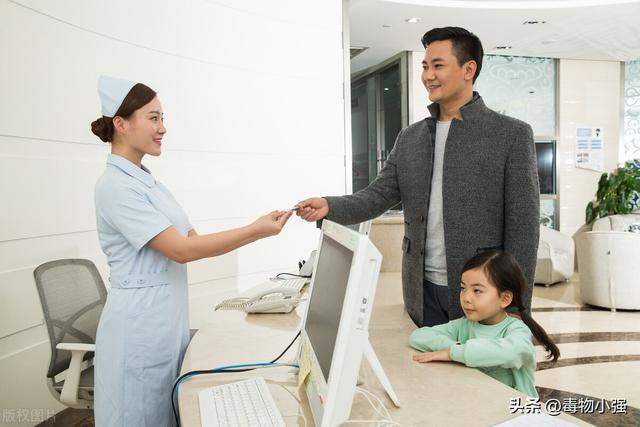 在微信上怎样与人沟通找话题，怎么和别人沟通聊天找话题（试试这十二种技巧）