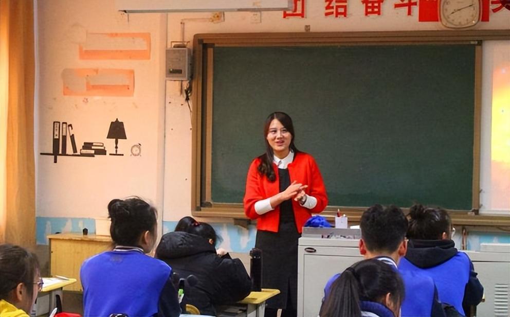 私立学校当老师（女教师工作3年被）