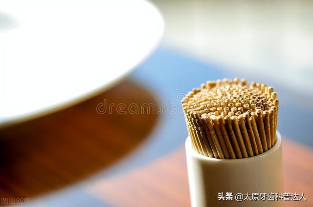 牙线的正确使用方法，牙线棒的正确使用方法（牙线的正确使用方式）