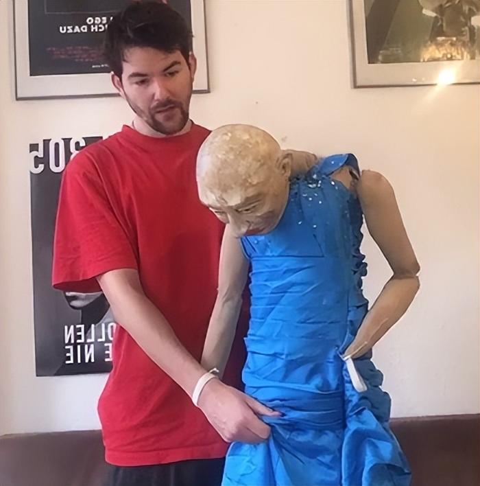 专业绑人视频（恐怖木偶的逼真动作让人又怕又爽）