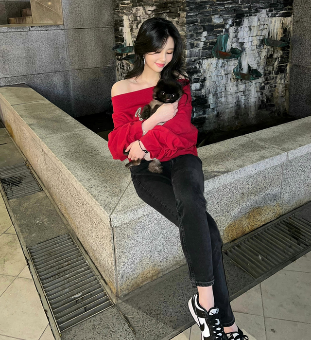 明星父女颜值对比黄多多，邱淑贞女儿大长腿