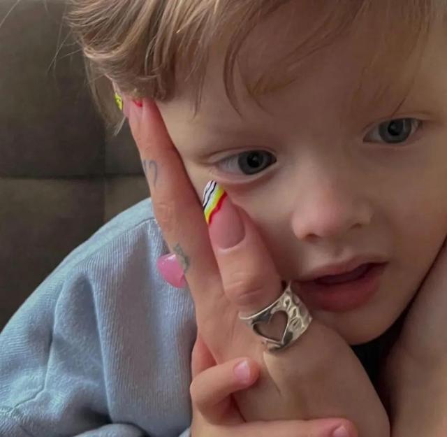 可爱欧美小孩头像微信，可爱欧美小孩头像（鲨鱼齿的宝宝太可爱了）