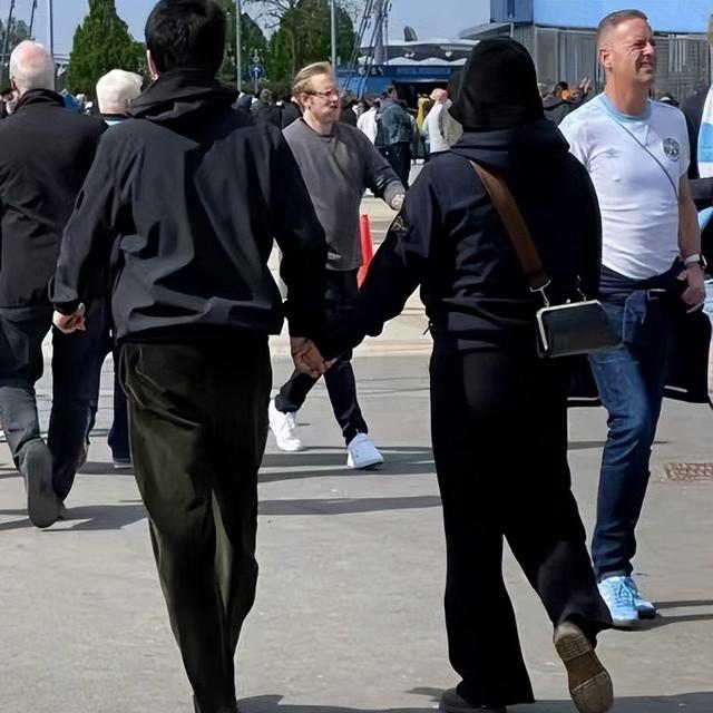 张哲轩个人资料简介，张哲轩生日晒私照官宣与马思纯恋情