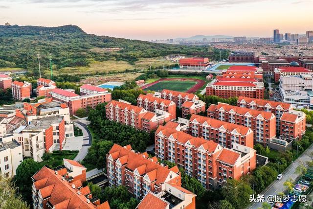 承德医学院是一本还是二本，承德医学院是几本大学（二本中的“铁饭碗”大学推荐）