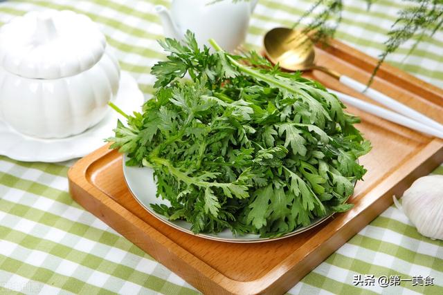 虾米茼蒿的做法，茼蒿怎样炒好吃（建议中老年人：多吃“润肺”菜）