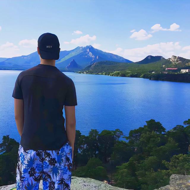 我难过歌词含义，我难过歌词（莫过于在歌曲中找到自己）