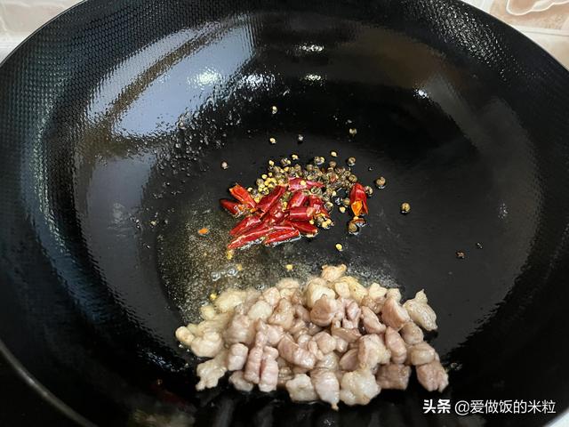 干煸豆角最简单的做法，干煸豆角怎么做好吃最简单（过年用它招待宾客很不错）