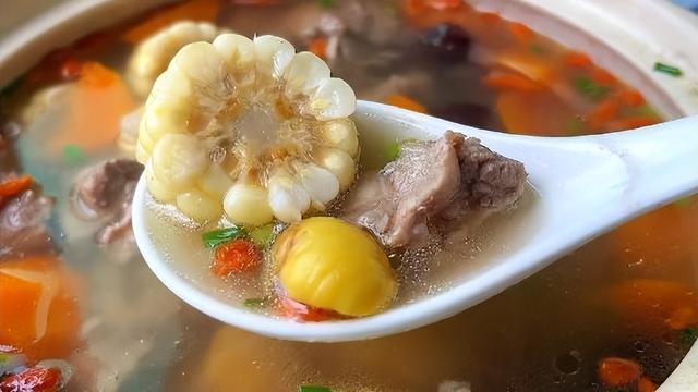 怎样把板栗从树上取下来—怎样得到好的板栗，板栗怎么取出来（板栗快速去壳的小妙招）