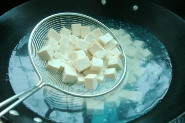 含钙量最高的食物排名，含钙最多的食物排名（牛奶倒数第一）