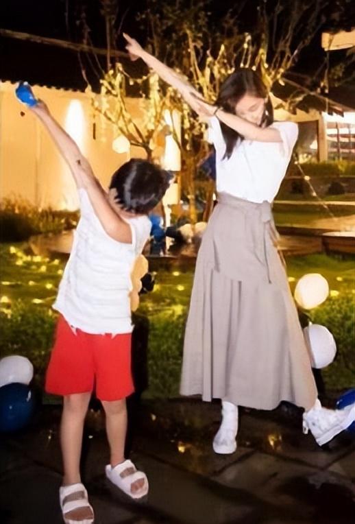 演员王子文个人资料简介（未婚生子，35岁带儿子生活）