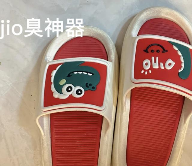 eva和pu鞋底材质哪个好，鞋垫是EVA好还是PU好（记住这8不买，基本不会踩坑）