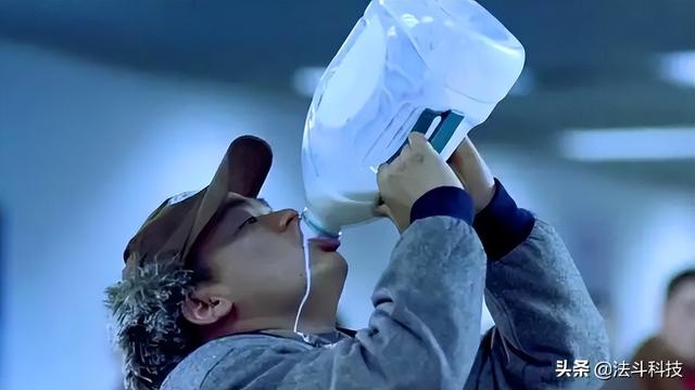 飞机托运液体不能超过多少毫升，飞机托运液体有限制吗（为什么你坐飞机不可以带液体）