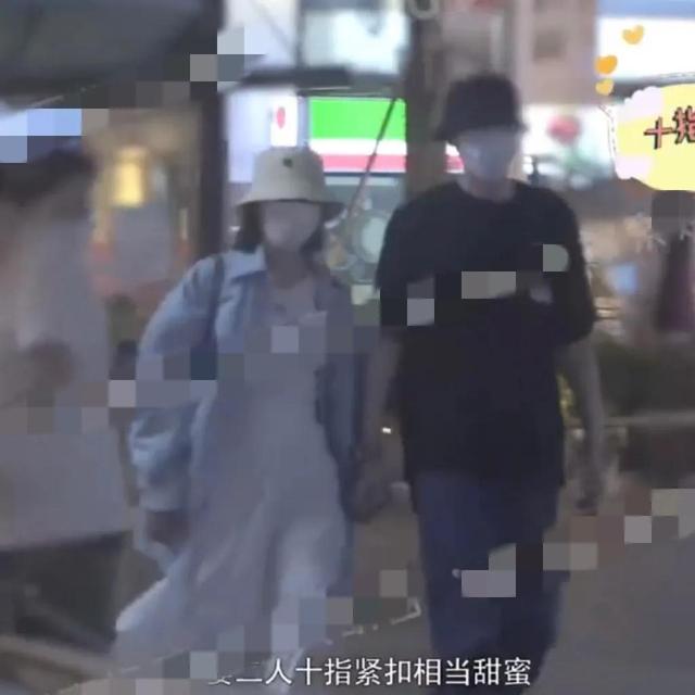 男女十指紧扣什么意思，男女十指紧扣是什么感觉（张若昀唐艺昕牵手逛街）