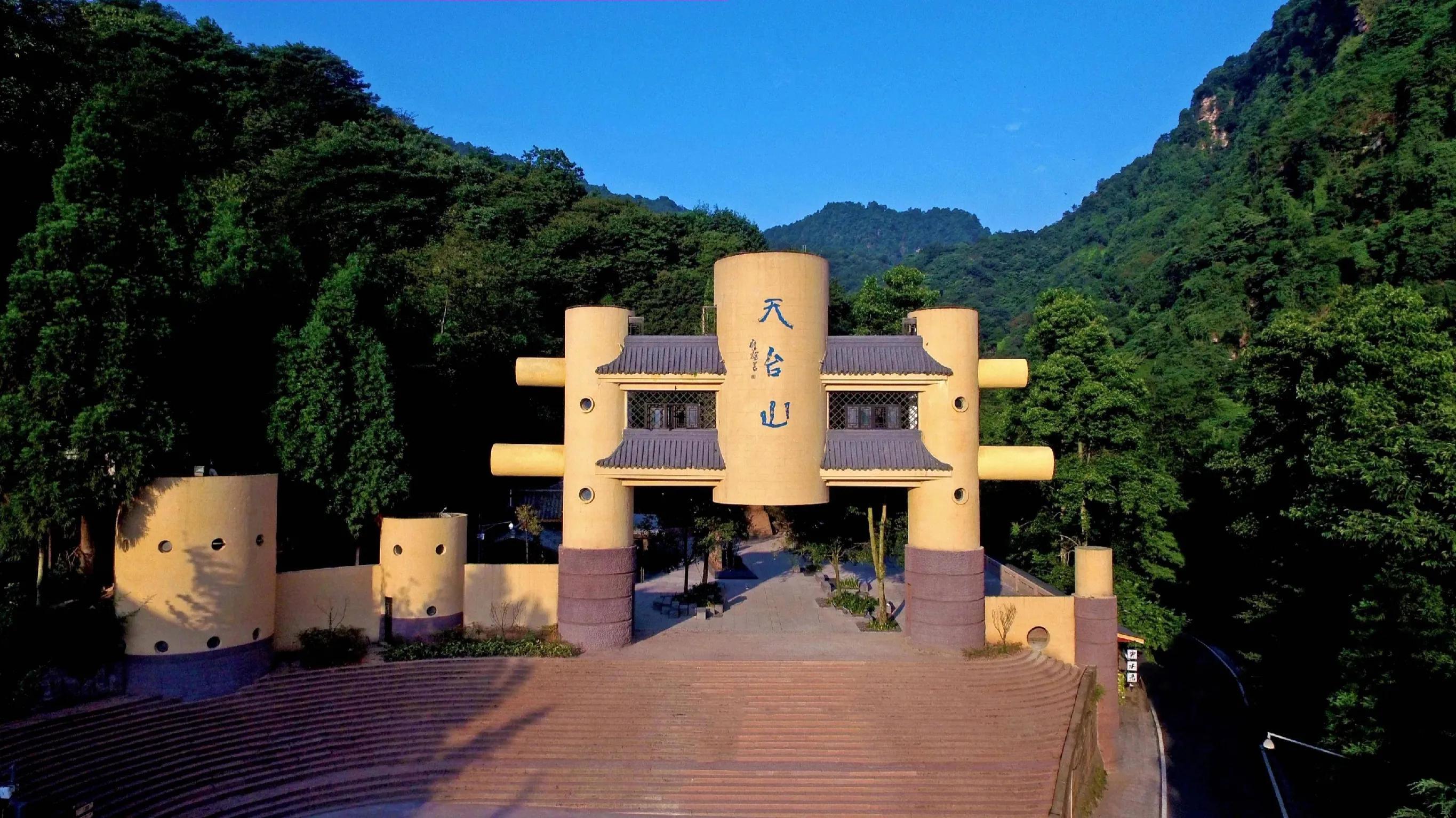 四川旅游十大特色景点排名（一定要去四川的十大旅游景点）