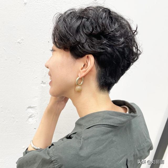 今年流行什么发型女，2020年女流行什么发型（精选流行发型15款）