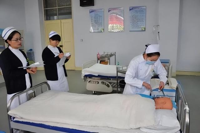 临床医学学几年，医学院临床专业学什么（医学类已经“饱和”的专业）