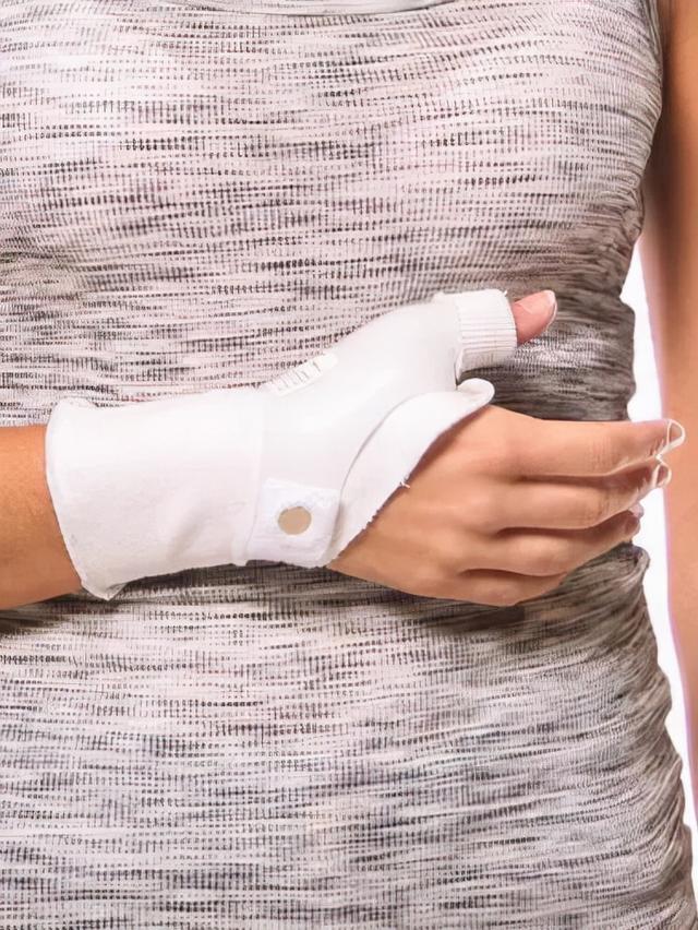 滑雪单板和双板哪个难，滑雪单板容易还是双板好学（你选单板or双板）