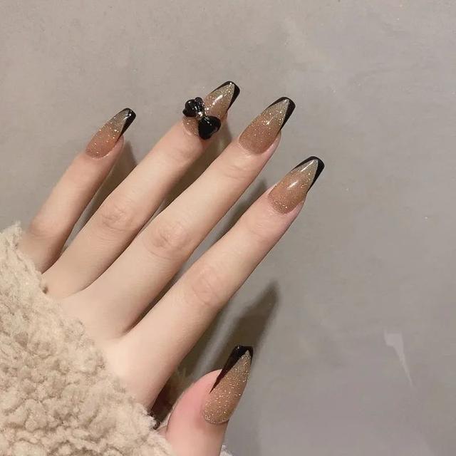 超级显白的基础款美甲，显白显嫩的美甲来一波儿~