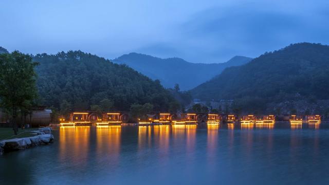 情侣最好不要住民宿，为什么情侣不要住民宿（睡进跑男同款湖景酒桶木屋）