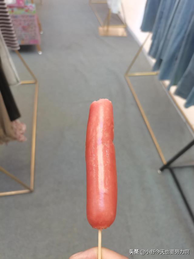 一根烤肠的热量，十根烤肠是什么梗抖音（<减肥22>减肥期间可以吃烤肠吗）