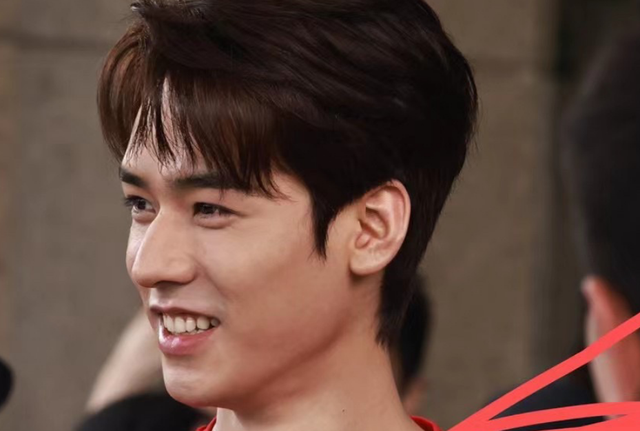 刘昊然，刘昊然周冬雨恋情坐实（龚俊新杂志销量一分钟破4万图片）