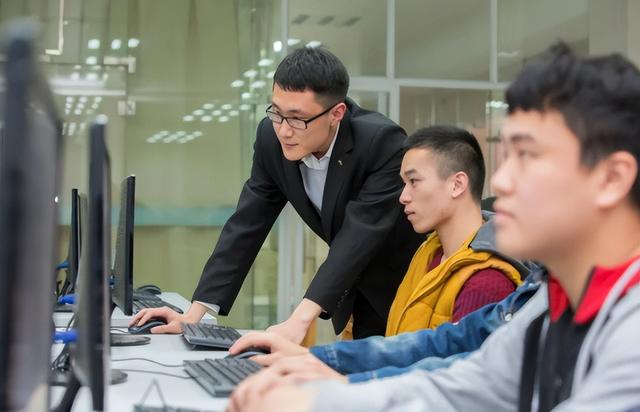 高铁专业就业前景如何，高铁专业就业前景怎么样（就业率在95%以上的三个专业）