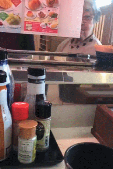 好听的日本男生名字，好听的日本男孩名字有哪些（日本17岁男生往回转寿司上抹口水、舔酱油瓶）