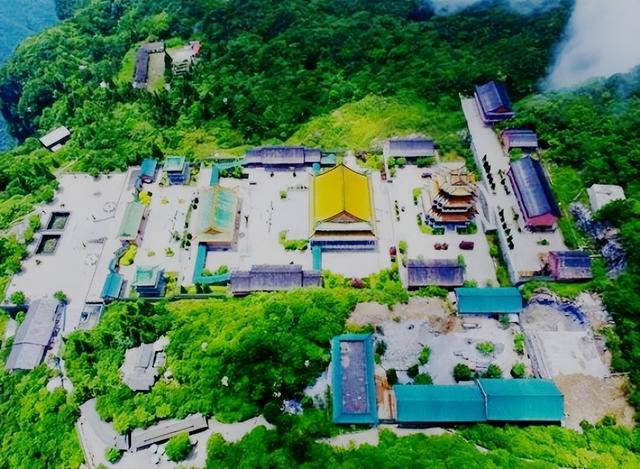 张家界天门山是中外闻名的，走近张家界天门山<散记之一>