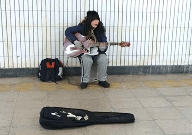 西单女孩 春晚，西单女孩任月丽捐款5万（11年前凭春晚走红,发誓要做第二个董明珠的