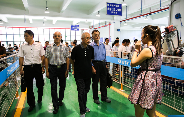 重庆电信职业学院，重庆电信职业学院招生专业、收费标注（走近汽车与智能制造工程学院丨电讯院系巡礼）