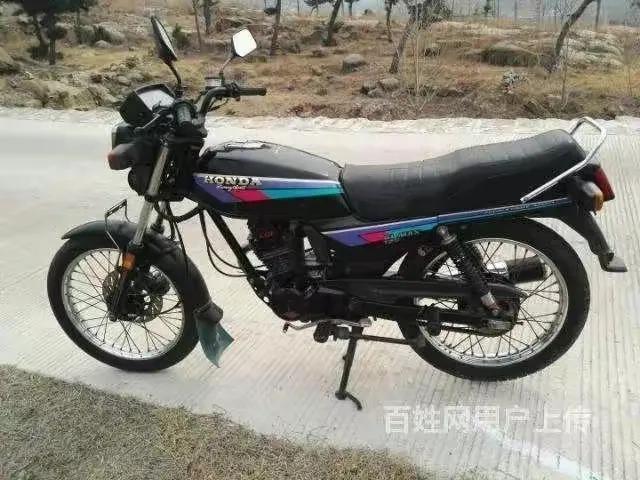 本田gl145摩托车