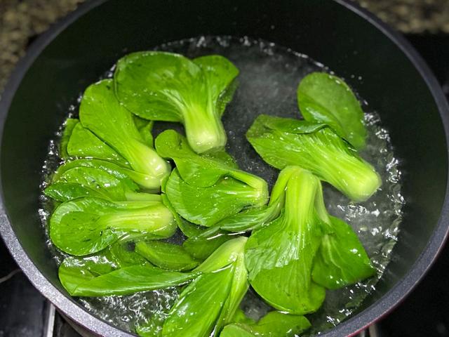 红烧鲍鱼的做法，红烧鲍鱼的做法及清洗（鲍鱼红烧也很好吃）