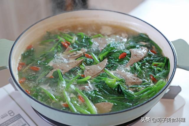 猪肝和菠菜能一起吃吗，菠菜和猪肝可以一起吃吗（猪肝这样处理滑嫩不腥）