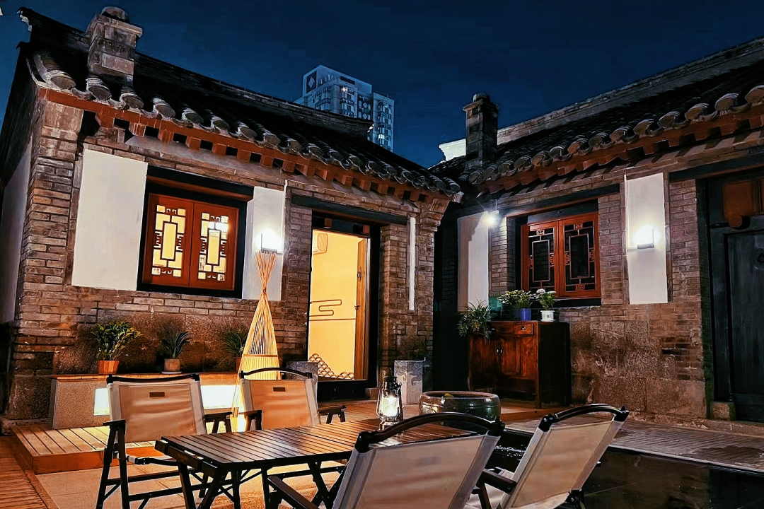 若想在十一假期找一处清净之地清空烦恼,烟台的所城·院里民宿则是