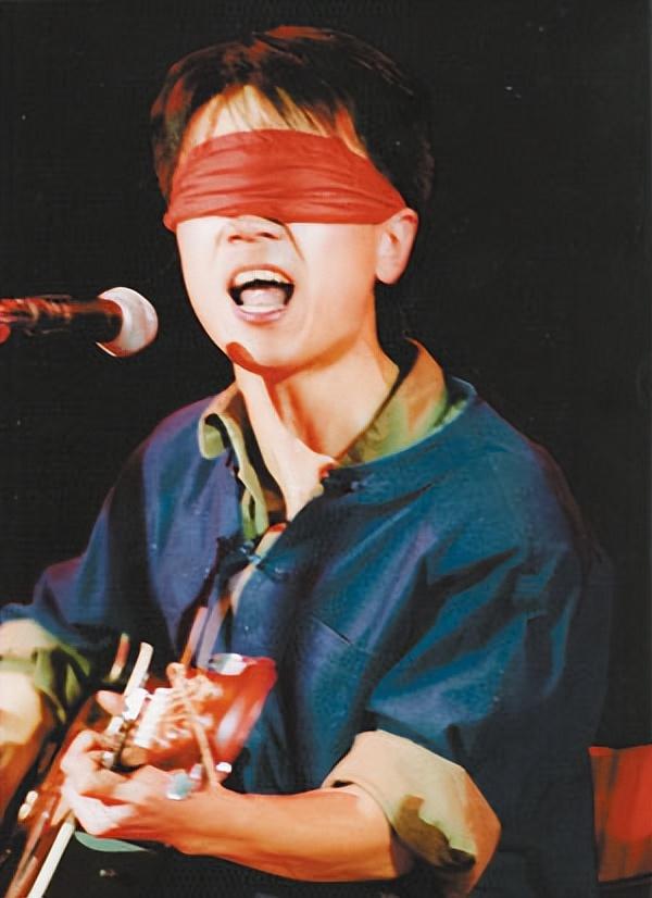 坎坷摇滚歌手崔健:亲情爱情都有泪,他至今未婚,将女儿当依靠