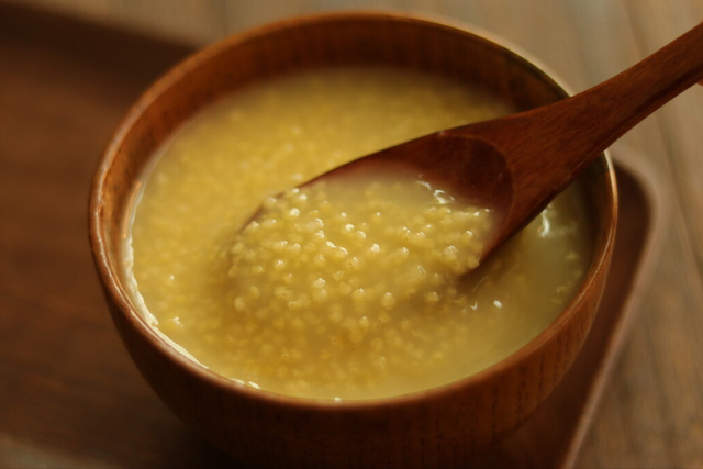 小米粥煮15分钟熟了吗，小米粥煮几分钟就熟了（别再直接加水下锅）