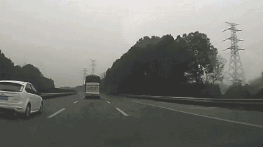 应急车道什么情况下可以使用，什么时候允许走应急车道（应急车道到底应哪些急）
