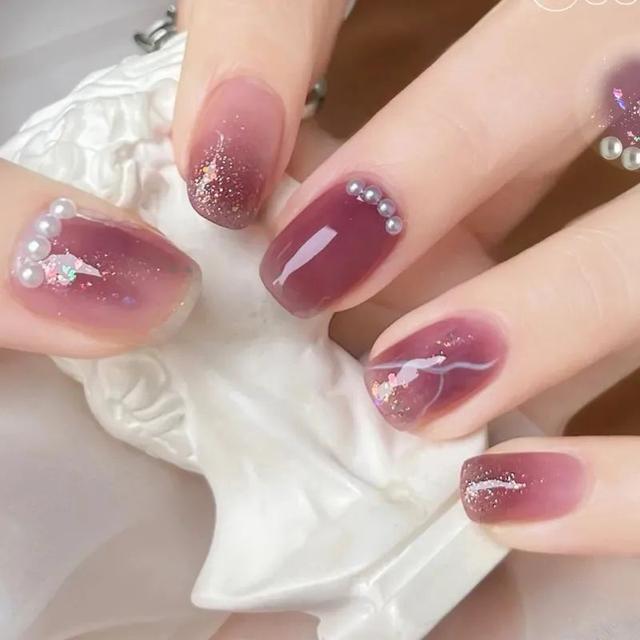 超级显白的基础款美甲，显白显嫩的美甲来一波儿~