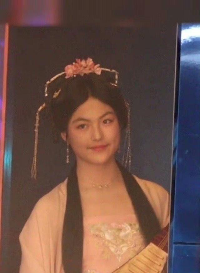 李湘女儿近照李湘晒王诗龄近照，李湘回应王诗龄汉服造型