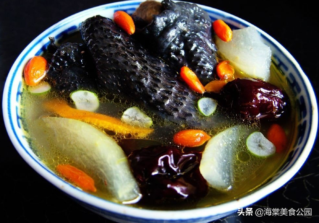 乌鸡的家常做法，最简单的家常清炖乌鸡（给家人煲一碗药膳乌鸡汤）