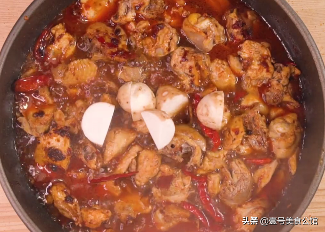 怎样做芋儿红烧鸡，芋儿烧鸡的正宗做法（分享一款鲜香肉嫩的芋儿烧鸡）